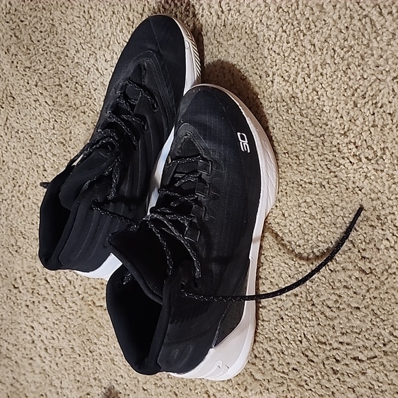 Under Armour Other - Under armour basketball shoes!